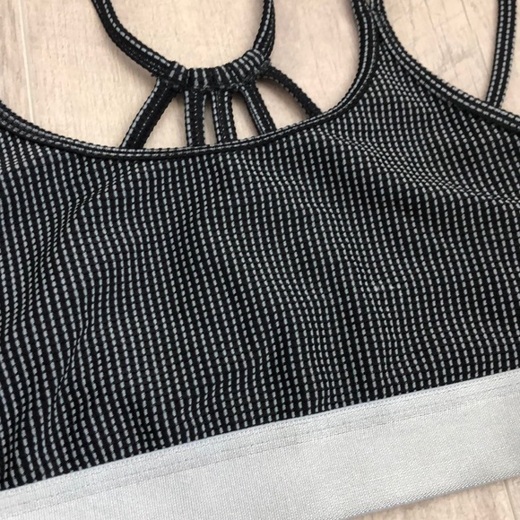 Adorable strappy texture sports bra size s/m. - Picture 6 of 8